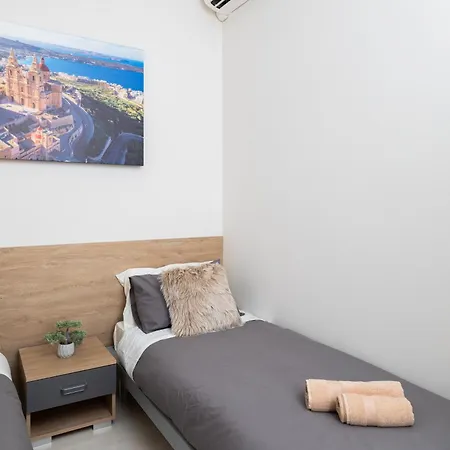 Modern 2bd With Maltese Balcony & Back Yard - Close To St Julian's & St Georges Bay & Sliema Promenade
