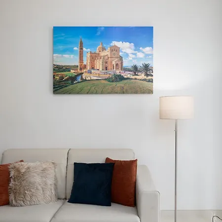 Apartment Modern 2bd With Maltese Balcony & Back Yard - Close To St Julian's & St Georges Bay & Sliema Promenade Gzira