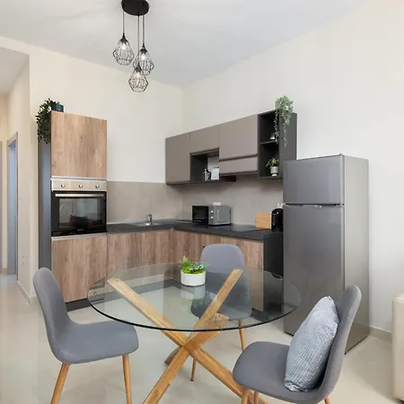 Apartment Modern 2bd With Maltese Balcony & Back Yard - Close To St Julian's & St Georges Bay & Sliema Promenade