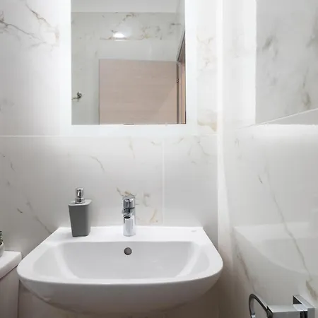 Apartamento Modern 2bd With Maltese Balcony & Back Yard - Close To St Julian's & St Georges Bay & Sliema Promenade