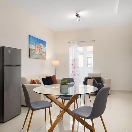 Modern 2bd With Maltese Balcony & Back Yard - Close To St Julian's & St Georges Bay & Sliema Promenade Apartment