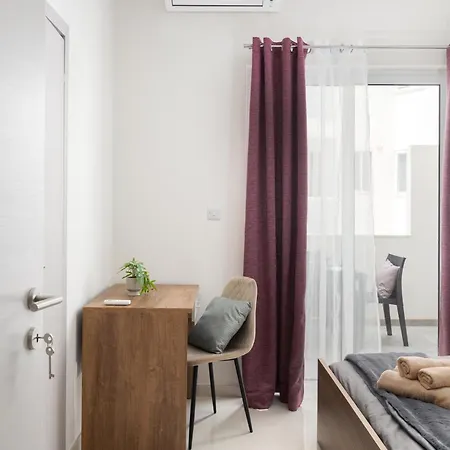 Modern 2bd With Maltese Balcony & Back Yard - Close To St Julian's & St Georges Bay & Sliema Promenade Apartment Gzira