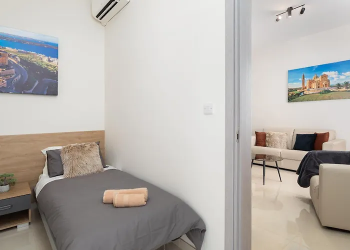 Modern 2bd With Maltese Balcony & Back Yard - Close To St Julian's & St Georges Bay & Sliema Promenade *