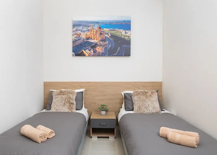 Appartement Modern 2bd With Maltese Balcony & Back Yard - Close To St Julian's & St Georges Bay & Sliema Promenade *