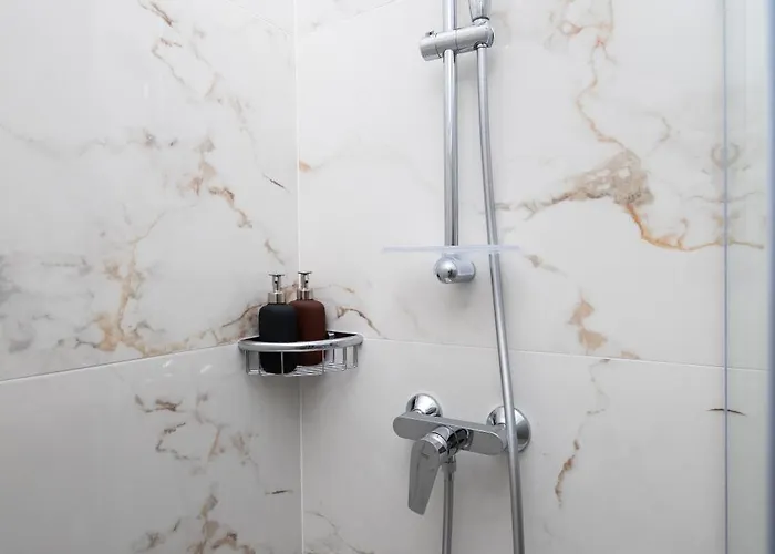 Apartman Modern 2bd With Maltese Balcony & Back Yard - Close To St Julian's & St Georges Bay & Sliema Promenade